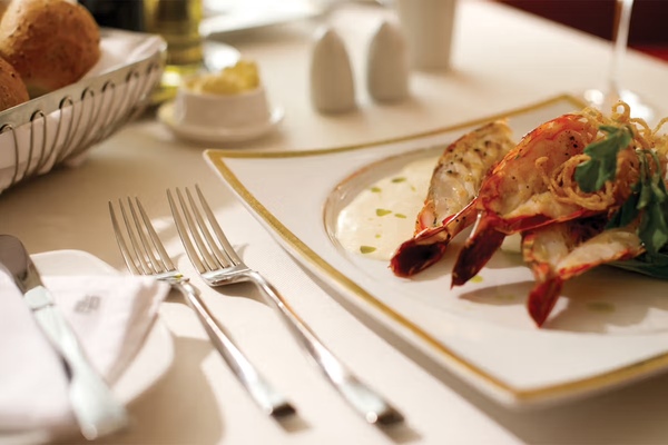 Silversea Cruises Silver Cloud The Restaurant 3 ©Silversea Cruises Ltd.jpg